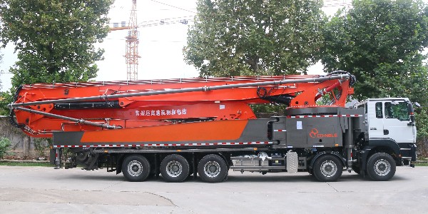 科尼樂70米長臂架泵車，泵送能力強(qiáng)不易堵管