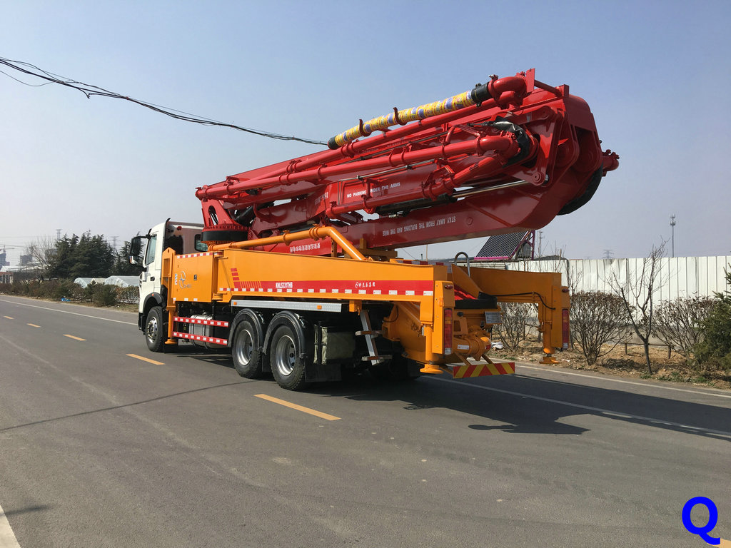 小型混凝土泵車，混凝泵車，科尼樂(lè)小型泵車，天泵