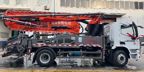 隨著32米短臂架泵車成為農(nóng)村關(guān)注焦點(diǎn)，要如何選擇泵車
