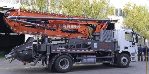 32米泵車在操作臂架之前要注意哪些？